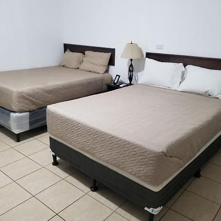 Judys Home - Bed And Breakfast Retalhuleu Exterior foto