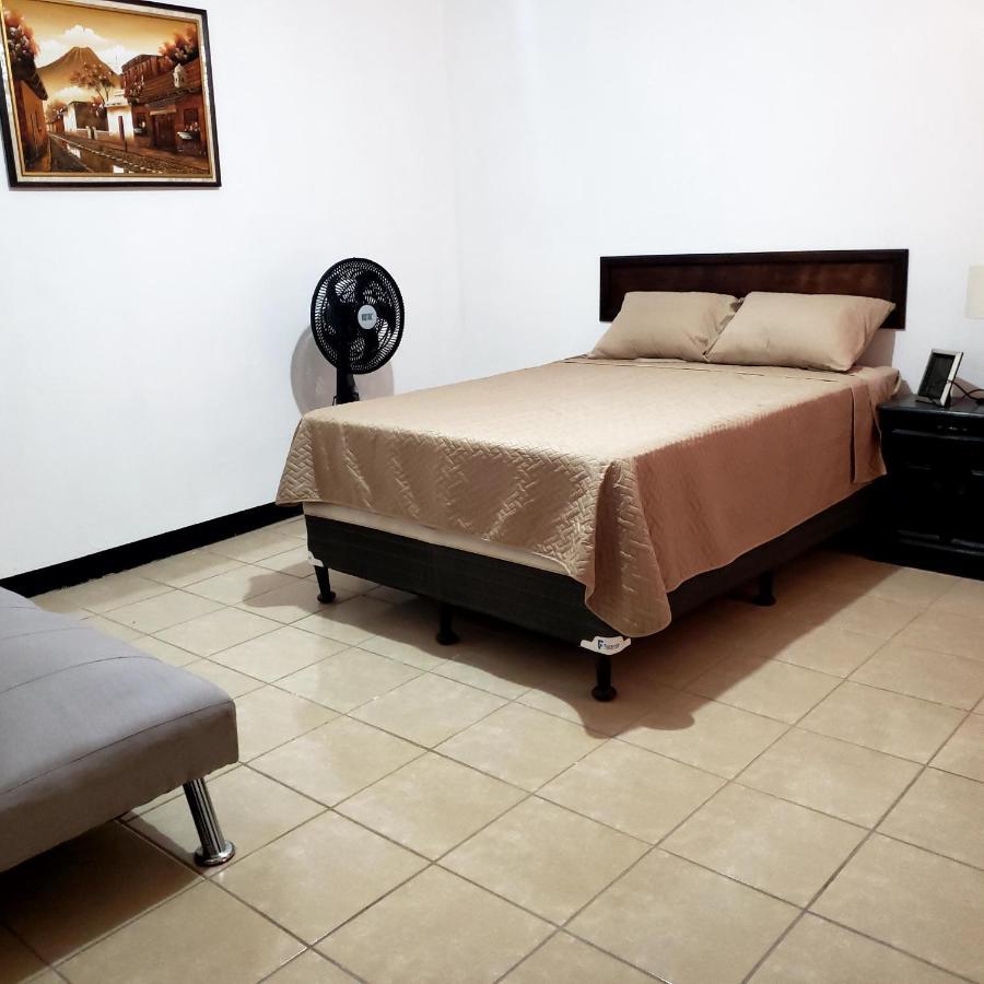 Judys Home - Bed And Breakfast Retalhuleu Exterior foto
