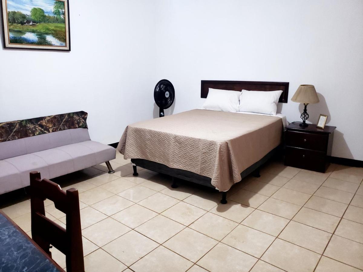 Judys Home - Bed And Breakfast Retalhuleu Exterior foto